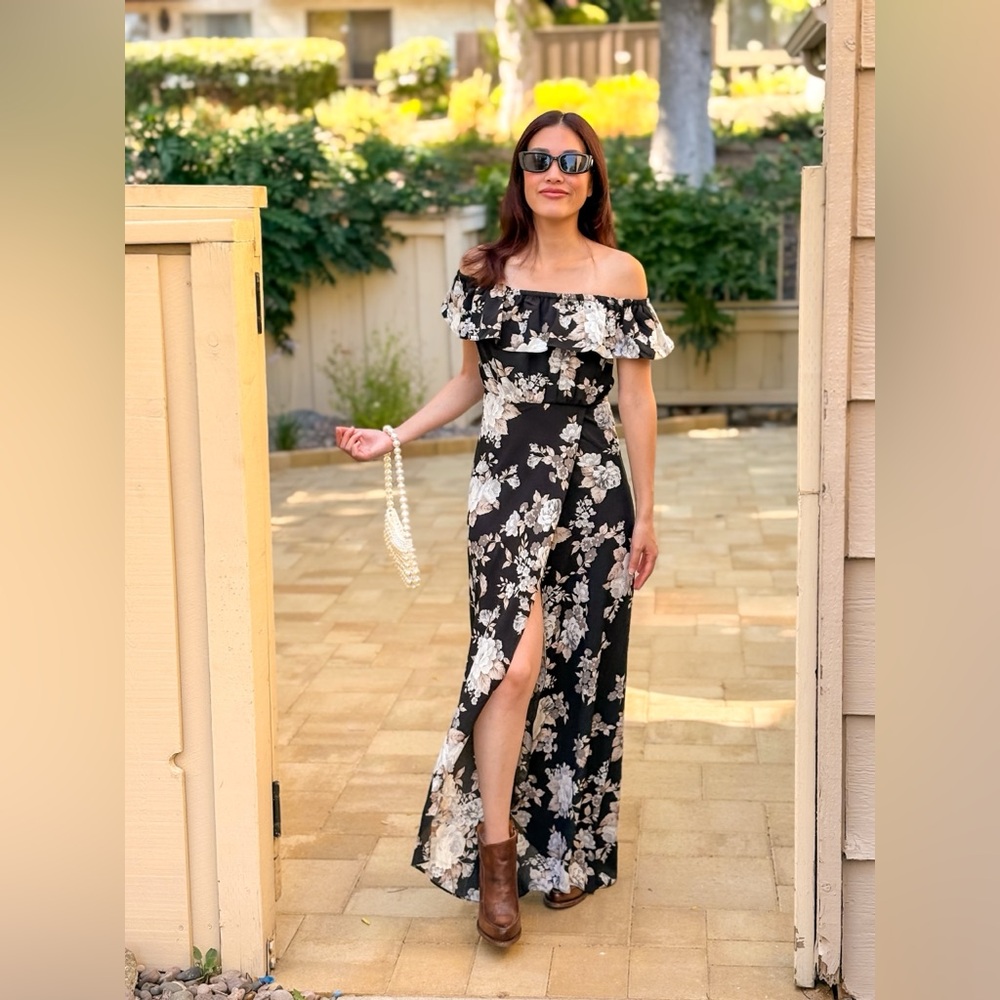 🎉HP🎉 Off The Shoulder Slit Floral Maxi Dress - Picture 5 of 16